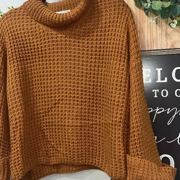 Goodnight macaroon oversized semi crop sweater size large - Picture 4 of 4